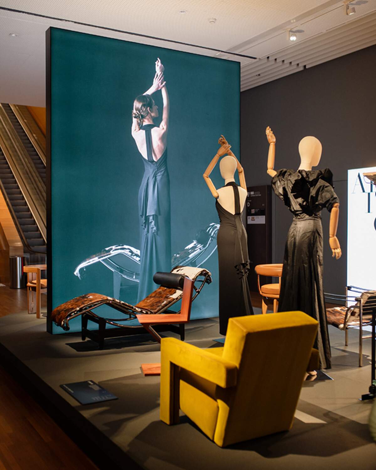 Cassina ABITO Shangai carosello 01