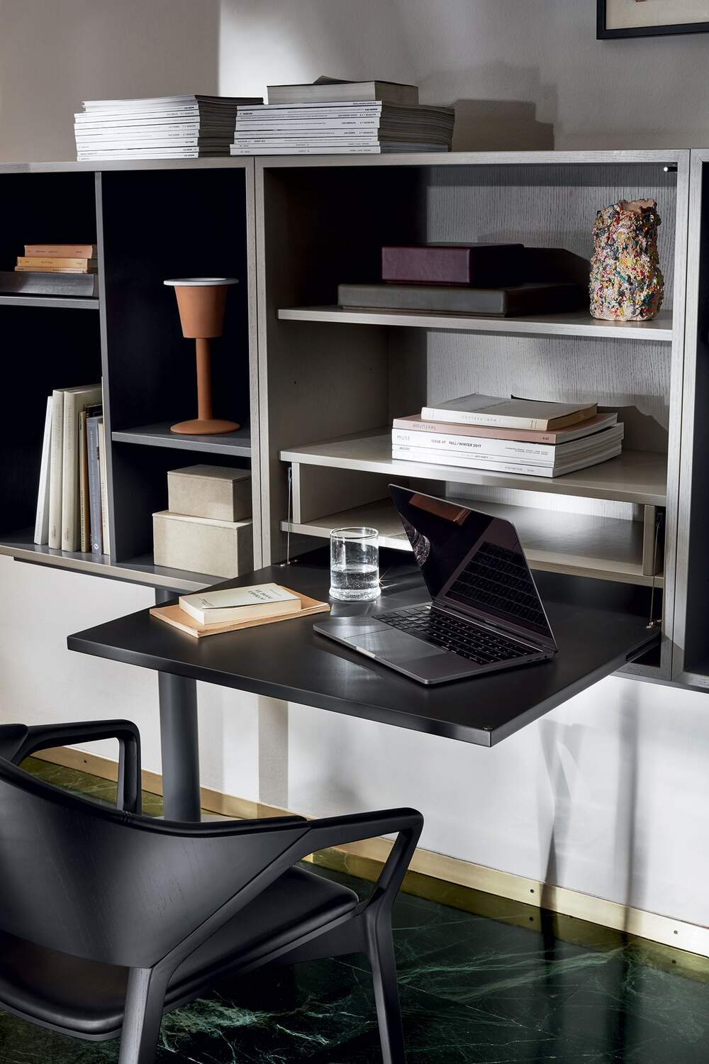Cabinets 20 Casiers Standard, pieds corolle | Le Corbusier, P