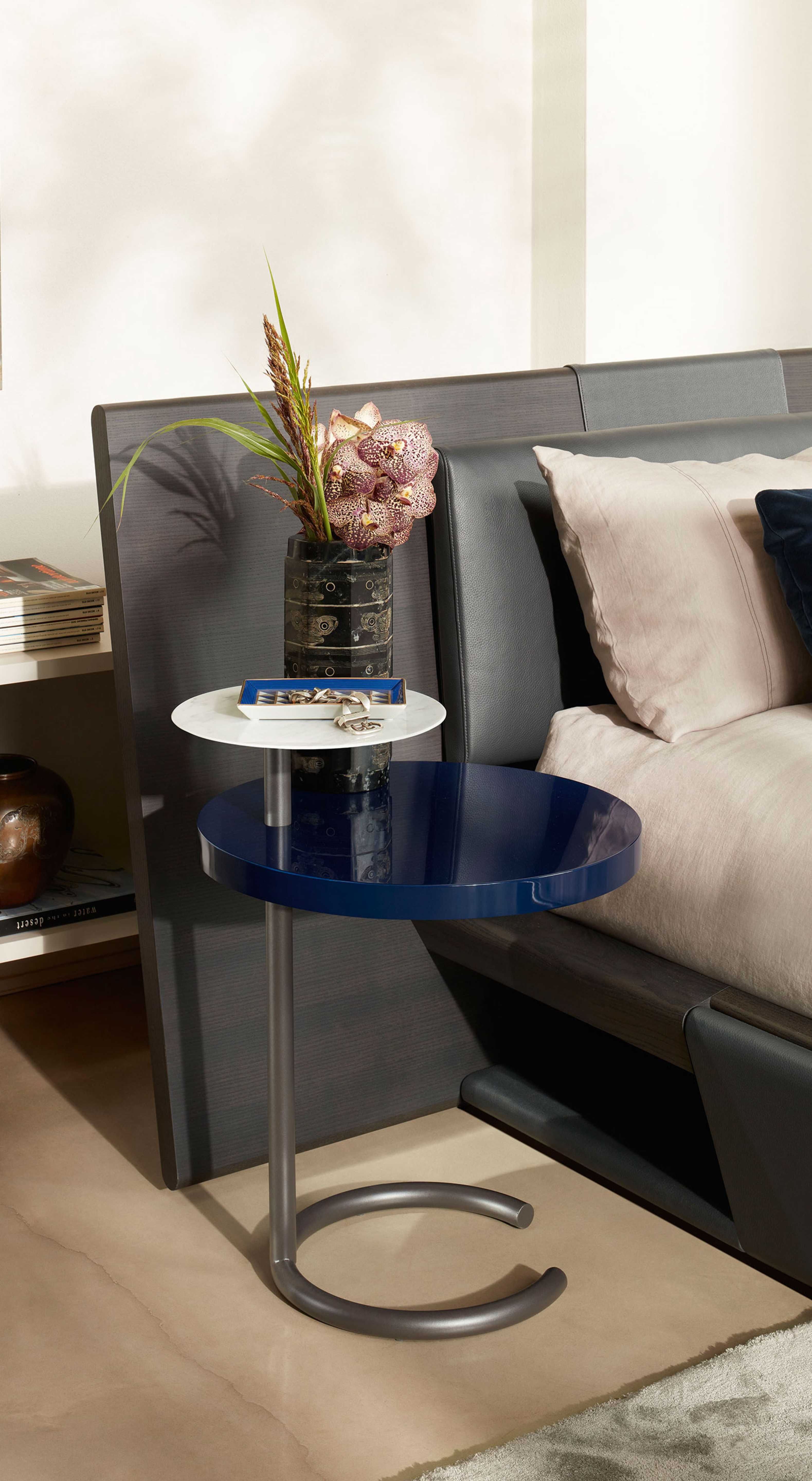 Boconcept Side Table 検)Cassina W50 Traccia Side Table Cassina | Gold leaf | CASSINA W50 01