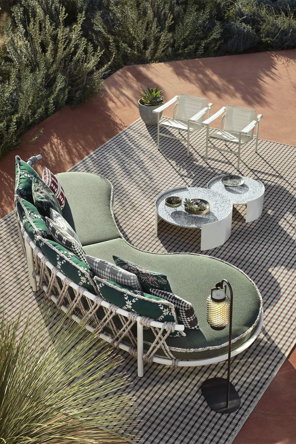 Outdoor Bowy side table | Cassina