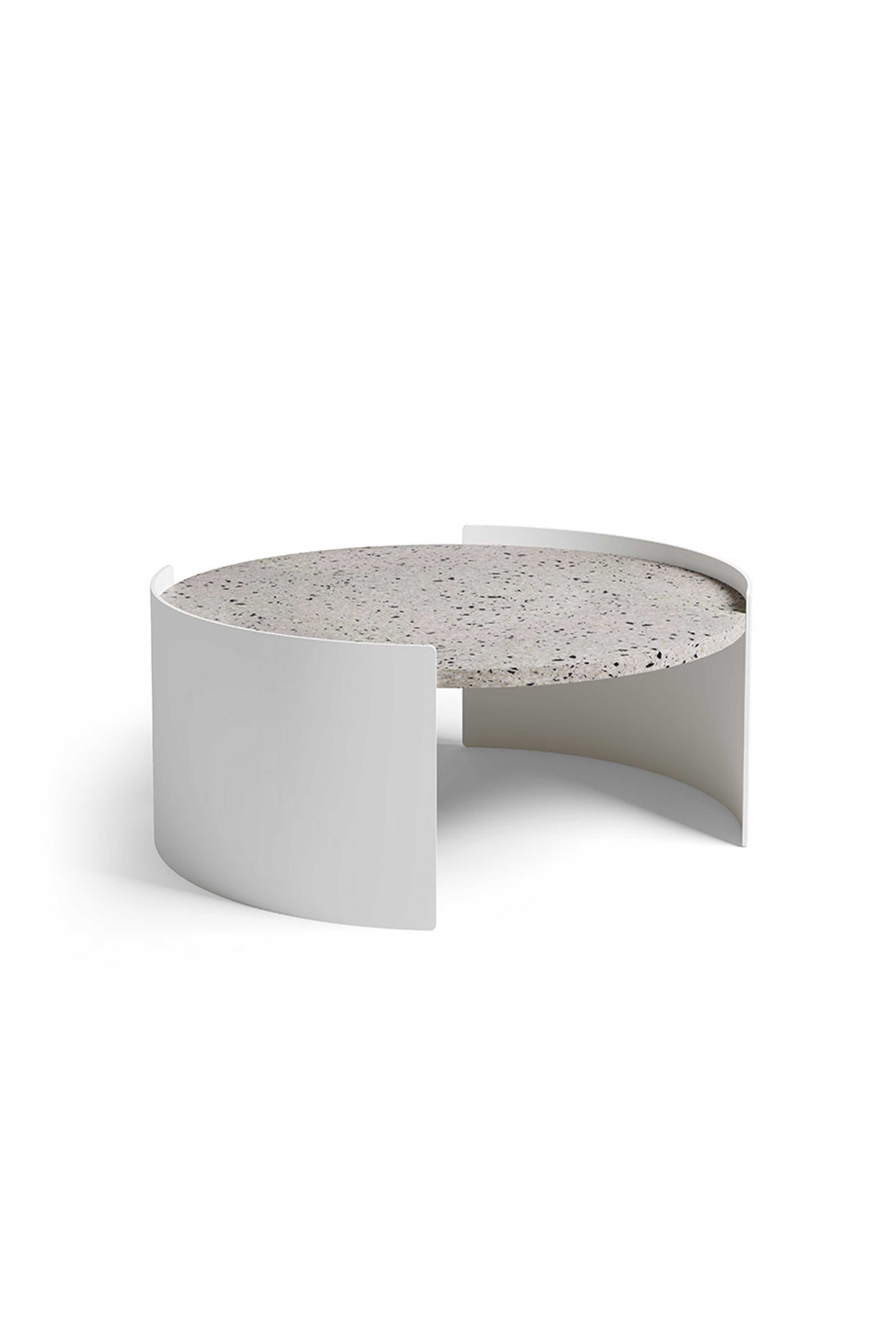 Outdoor Bowy side table | Cassina Outdoor Bowy side table | Cassina