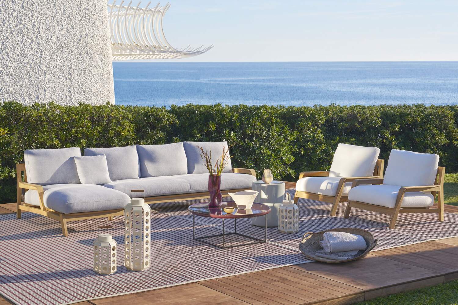 Eloro outdoor sofa - Italian design by Rodolfo Dordoni