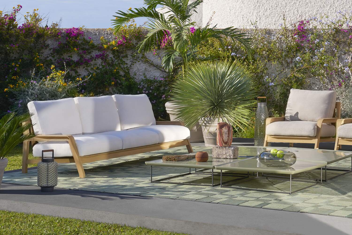 Eloro outdoor sofa - Italian design by Rodolfo Dordoni
