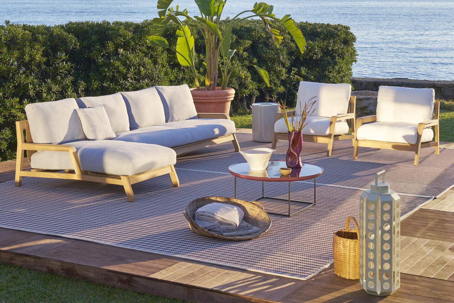 Eloro outdoor sofa - Italian design by Rodolfo Dordoni