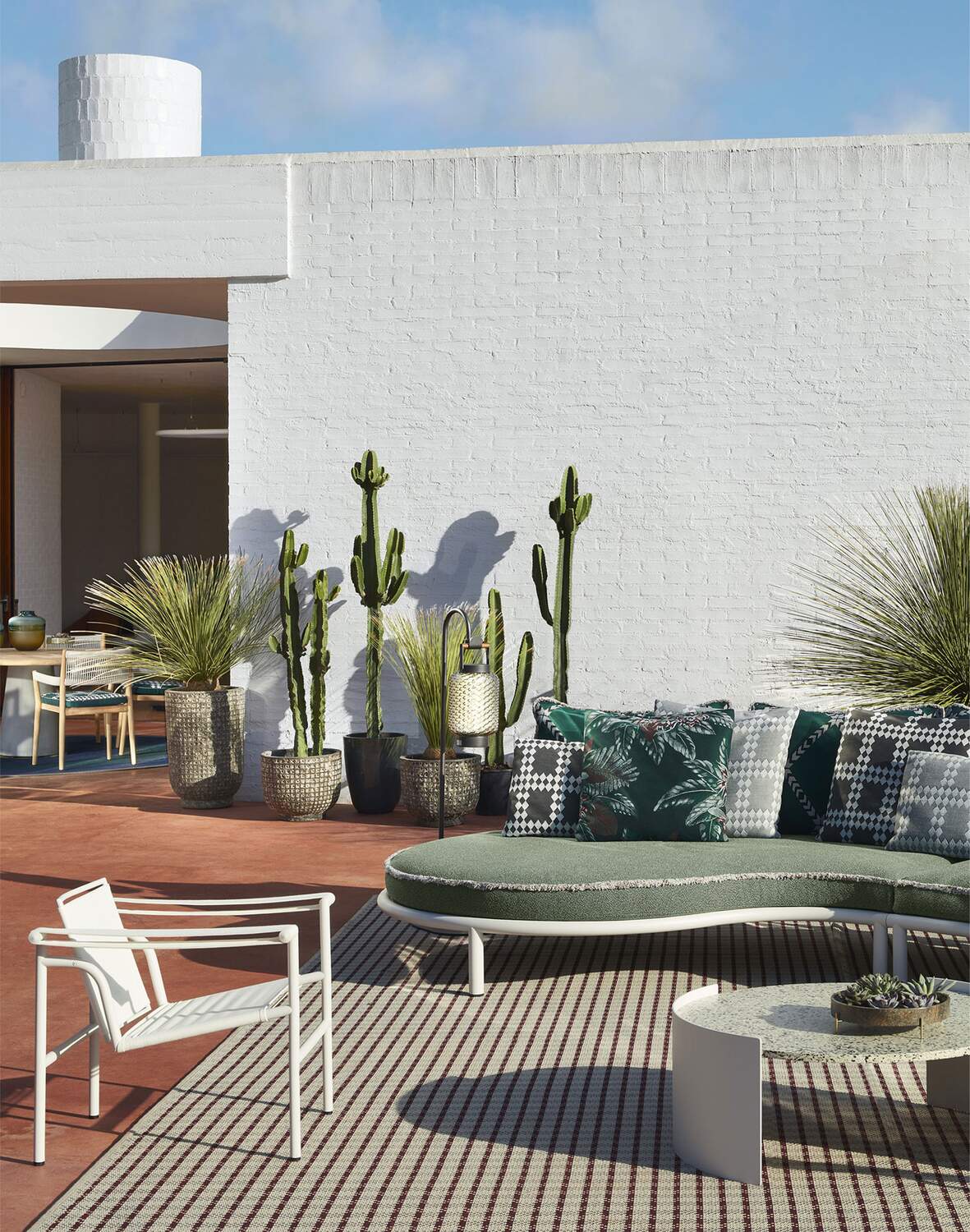 1 Fauteuil à dossier basculant - Outdoor Armchair by Le Corbusier