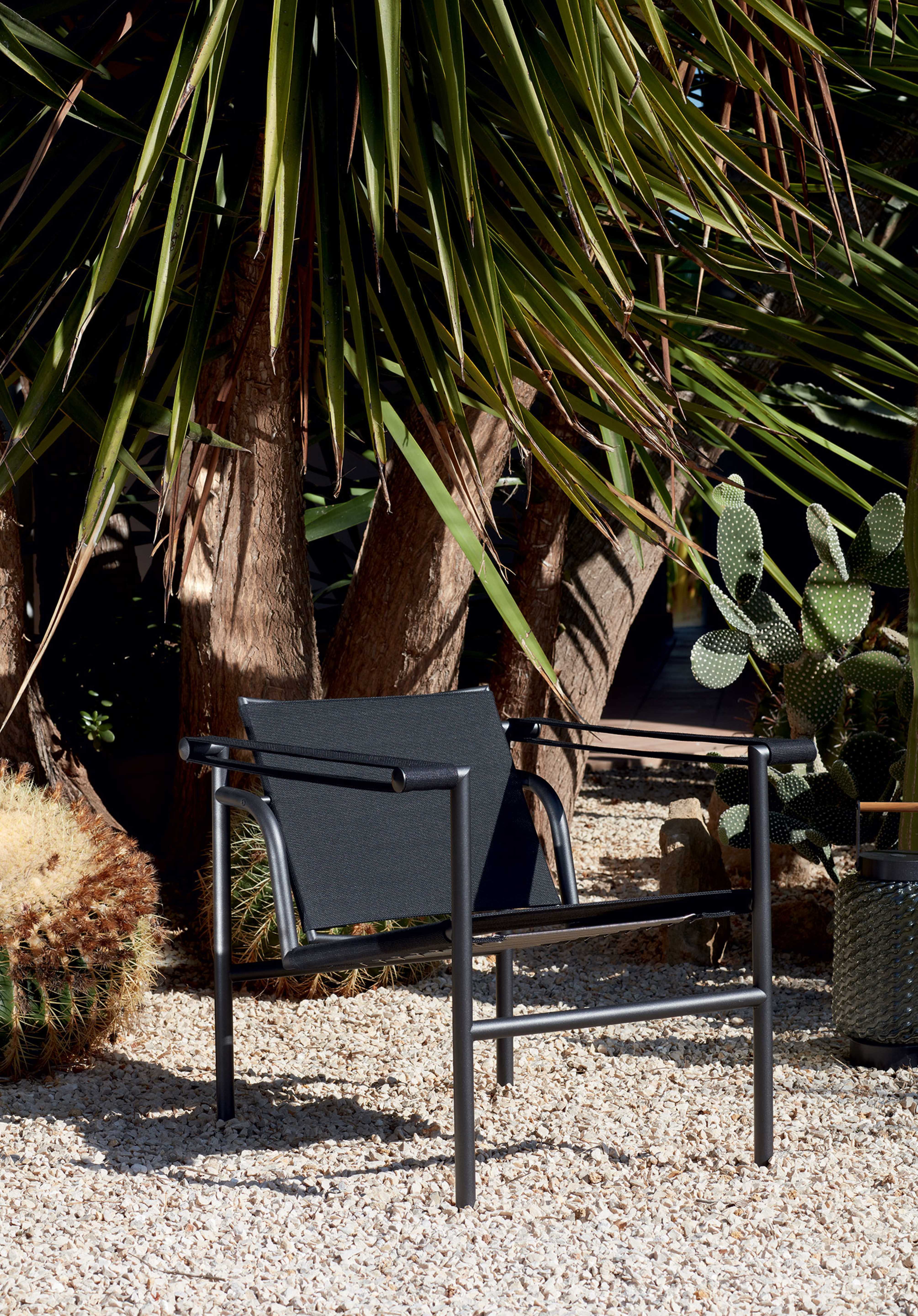 1 Fauteuil à dossier basculant - UAM Armchair by Le