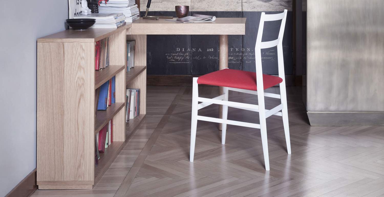 LC16 wood desk by Le Corbusier | Cassina