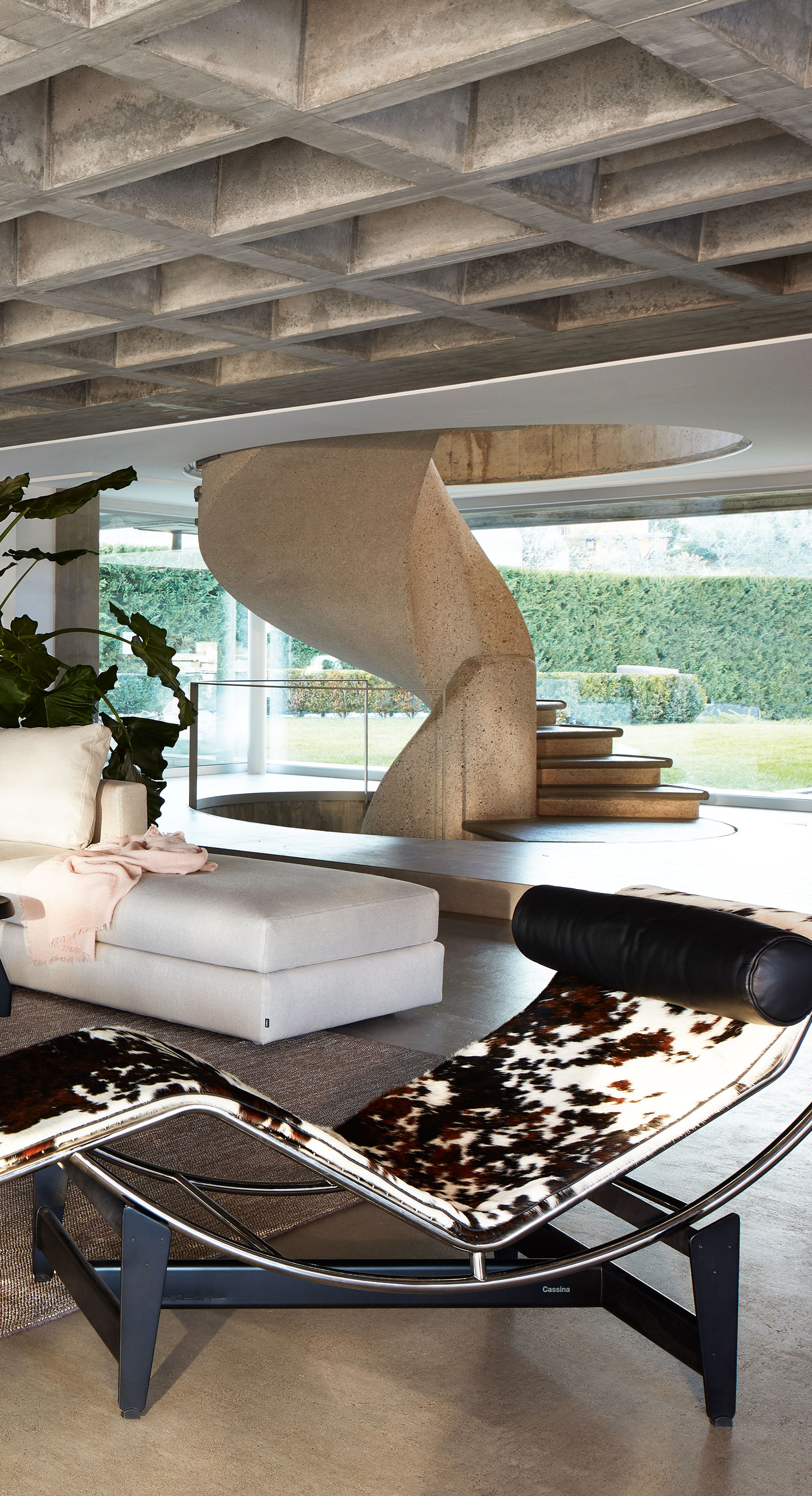 short outdoor chaise lounge on Lc4