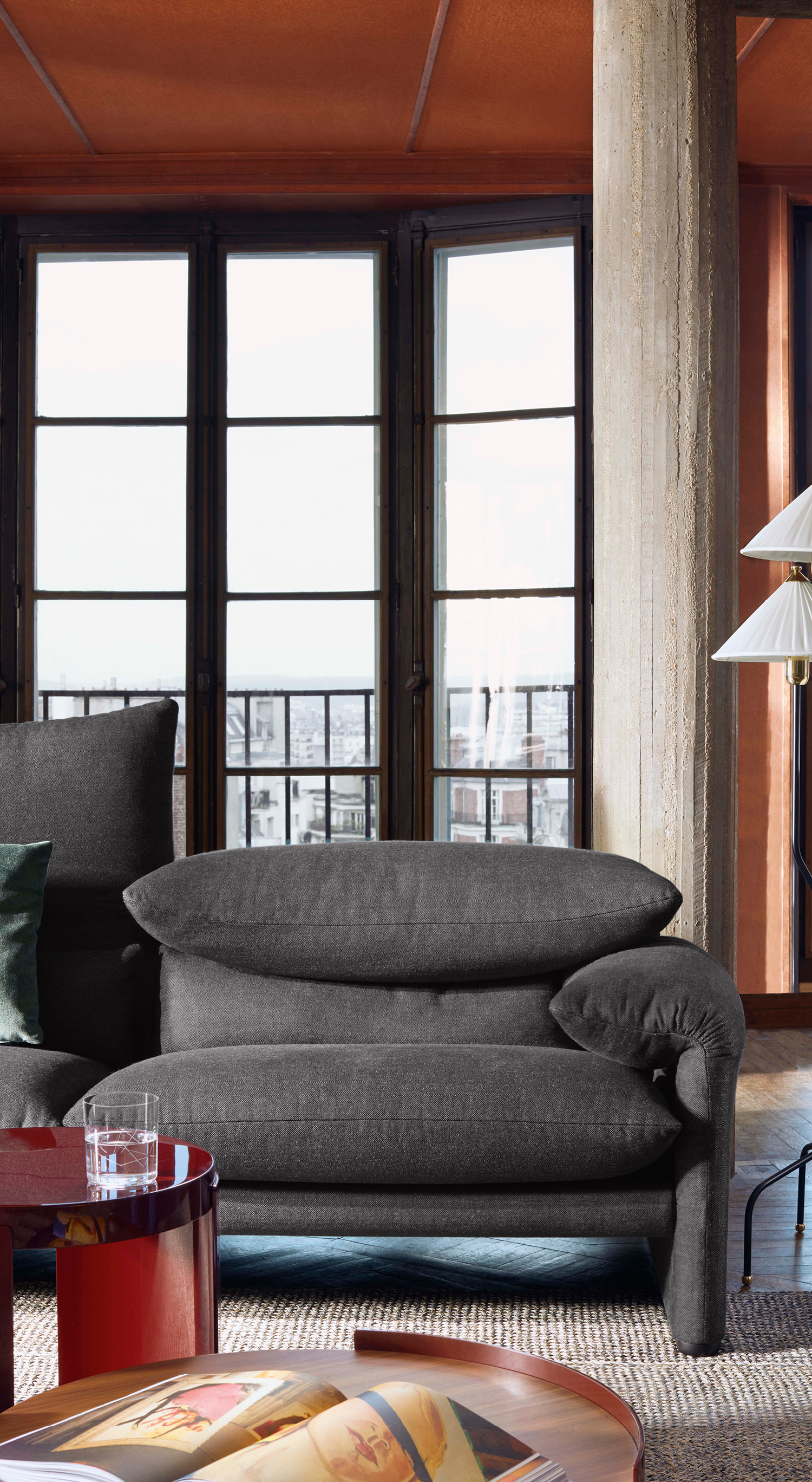 34nlsppaloq1zm Maralunga maxi, also available in the classic version and the 40th anniversary edition with stitching around its profile, is pure temptation, an invitation to take the weight off your feet. https www cassina com en collection sofas 675 maralunga maxi 40 maxi