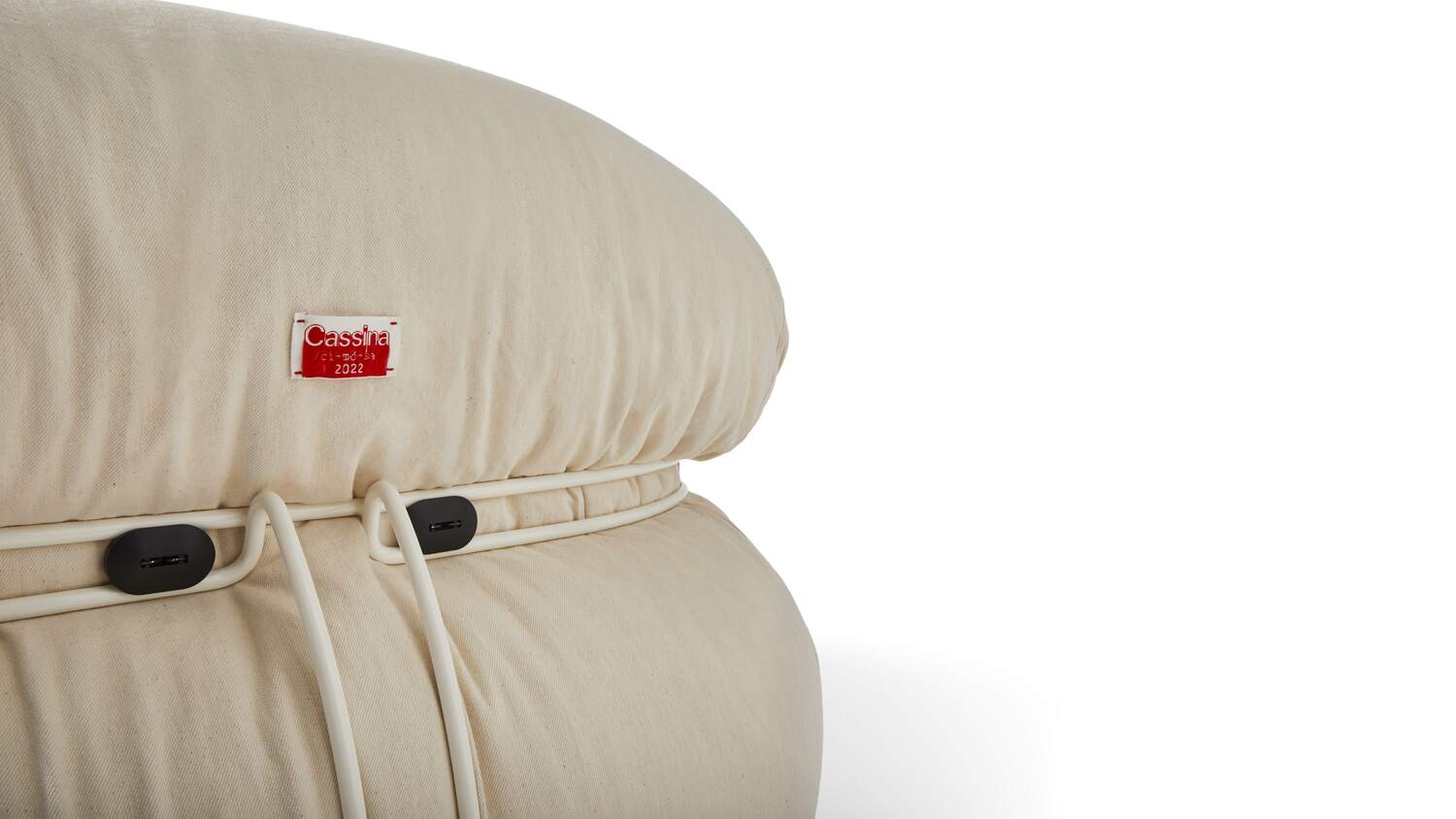 13 dettagli 944 soriana armchair