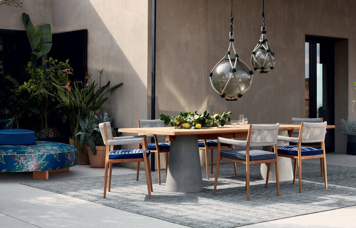 3643 ambientata outdoor catalogo outdoor collection 2020 477 dine out rodolfo dordoni depasquale maffini marmo pietre cemento naturale legno teak 474 dine out legno teak massello intrecci sintetico corda outdoor oudoor favignana 13f060 scac