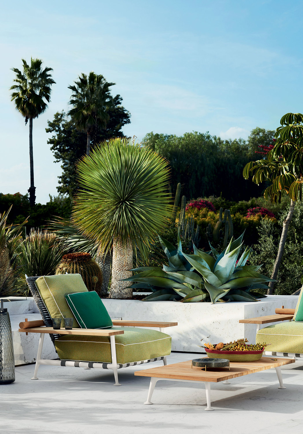 3650 ambientata outdoor catalogo outdoor collection 2020 239 fenc e nature philippe starck depasquale maffini alluminio metallo verniciato goffrato avorio intrecci sintetico corda outdoor oudoor filicudi 13f037 muschio alluminio metallo avo