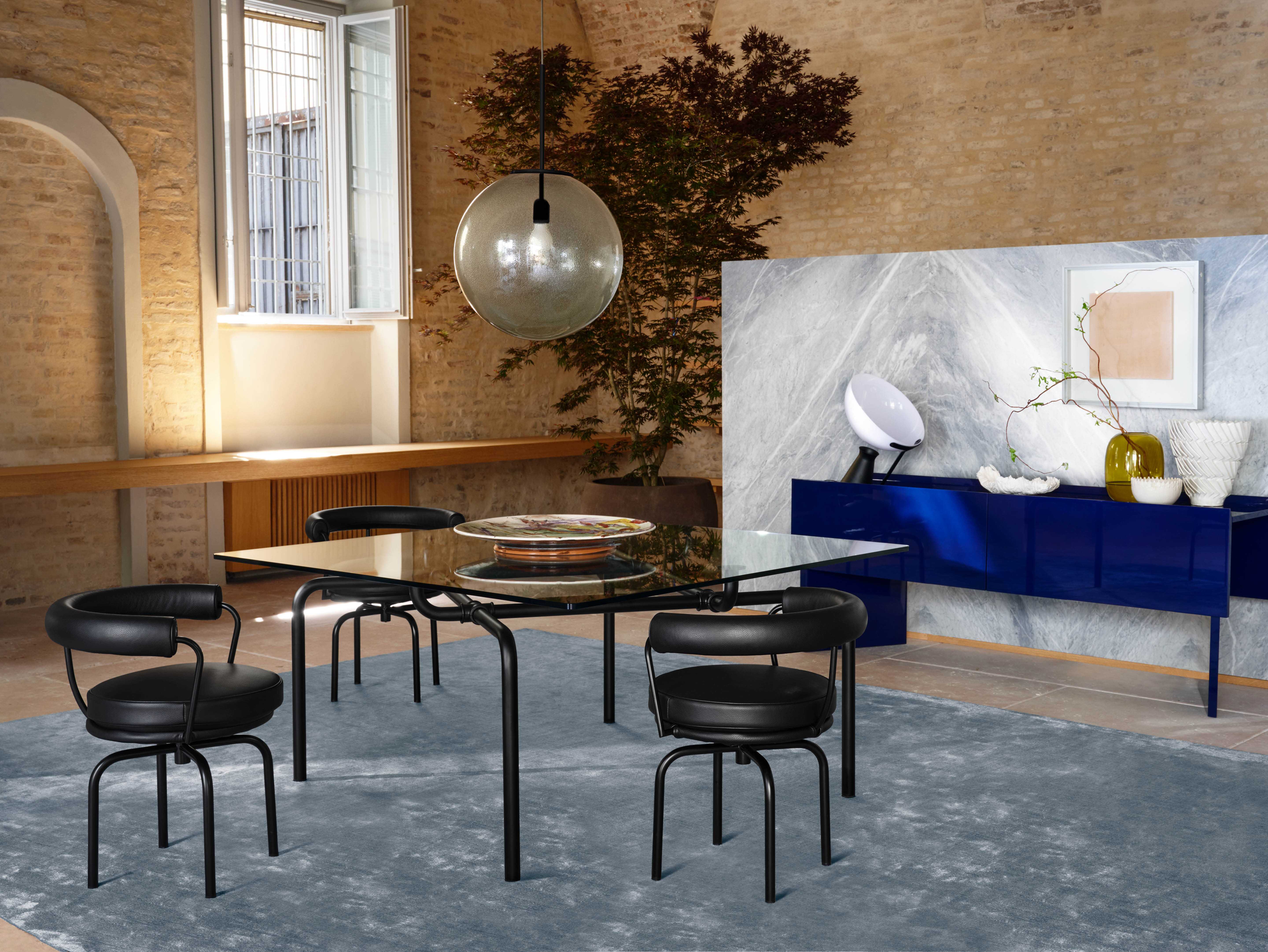 ダイニングテーブル Cassina ixc.  VENTO  round dining table Designer kitchens and dining area. Immerse yourself in