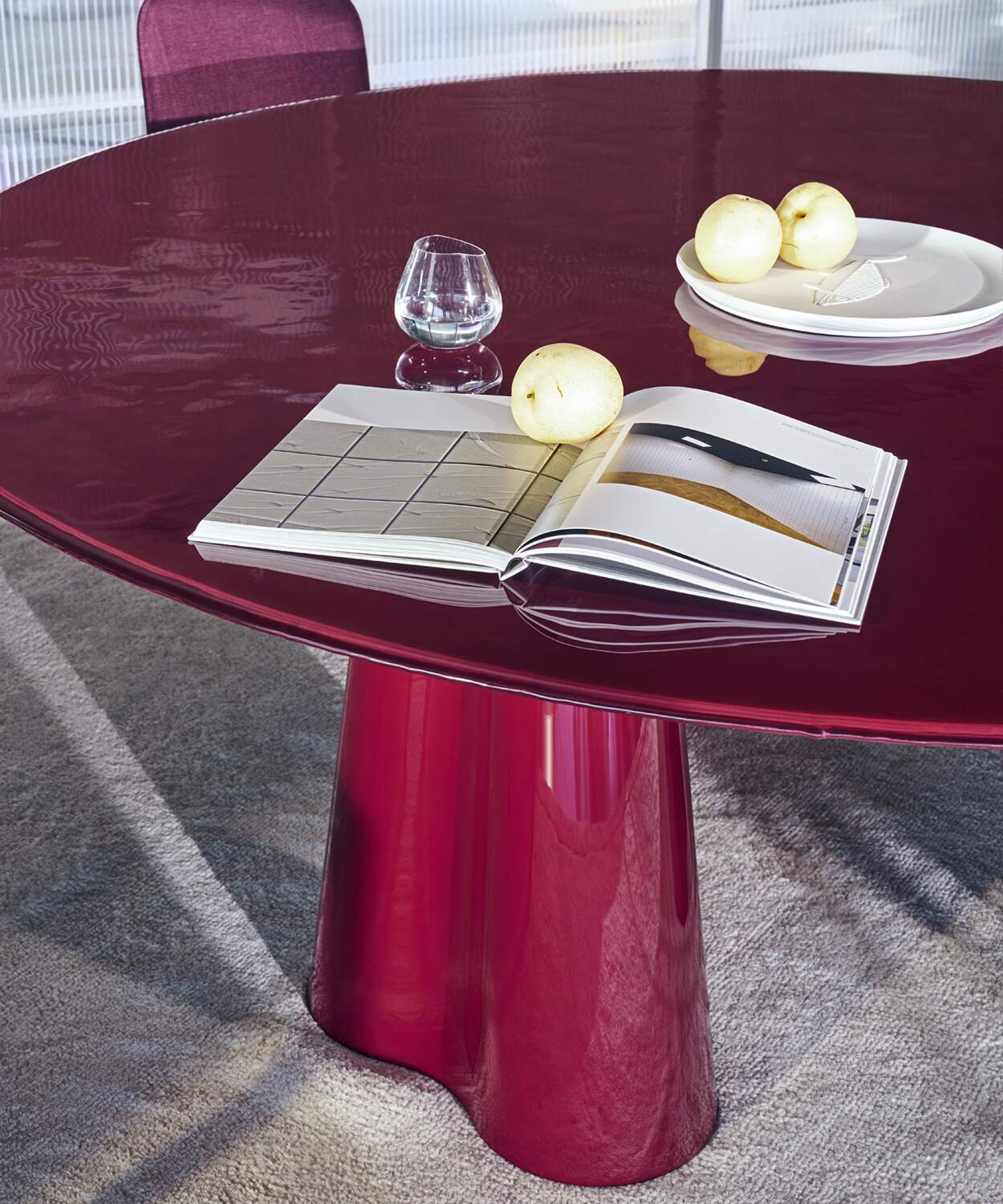 【限定値引】Cassina VENTO round dining table Designer dining area. Immerse yourself in Cassina elegance